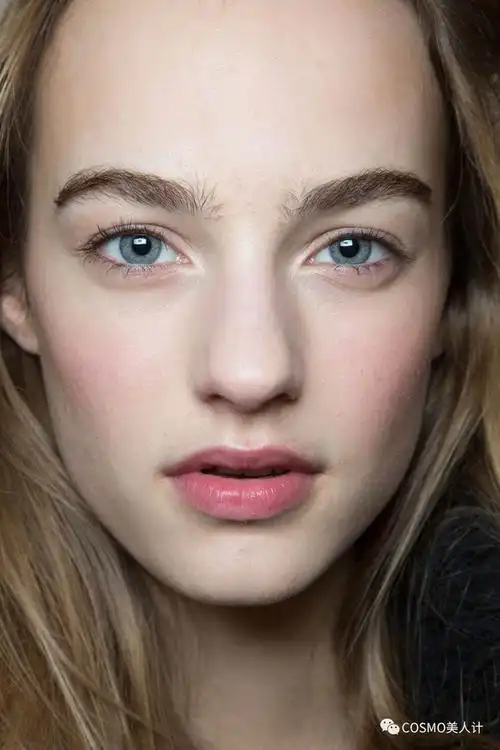 根据黄种人自身皮肤的色调特性,我们将黄种人分为冷