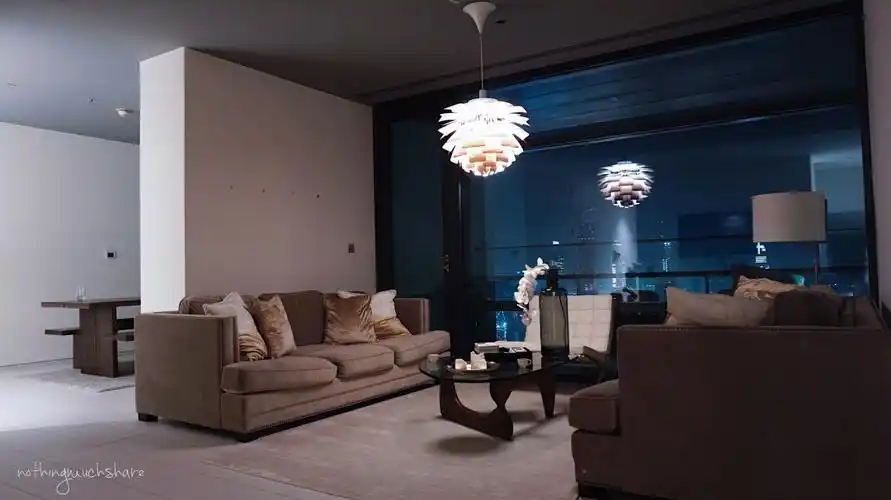 黑夜时的客厅,氛围是不错的说