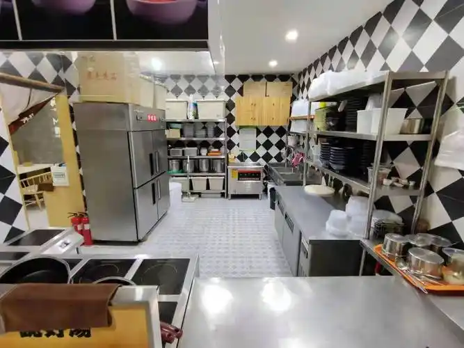 满溢王姐麻辣烫:快餐店具备的特色?出餐快,回本快_厨房_工作_速度