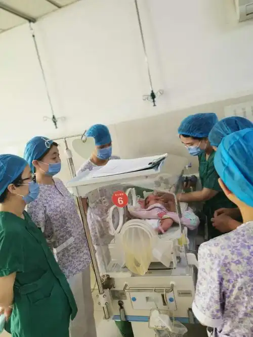 改善就医感受,新生儿科护士一直在路上,爱心每个可爱的宝宝天使