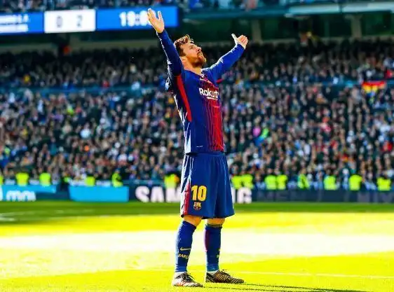 西甲豪门巴萨官方ins,突然晒出一张旧照——梅西在伯拉乌张开双臂庆祝