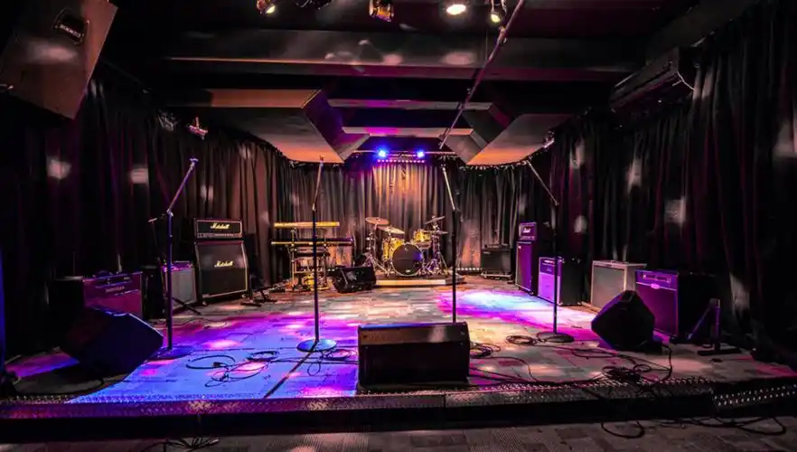 也是我们团队找遍了纽约各处乐队排练室&录音房后选中的7115最具