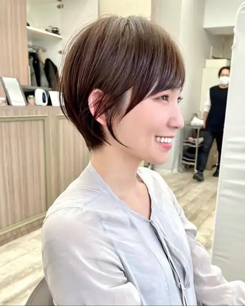 你们看到的漂亮短发都是发型师精心造型的回到家里就要看你有没有耐心