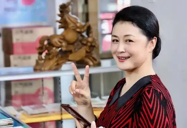 谢大脚的扮演者叫什么名字_生活资讯_资讯中心 - 265学校教育网