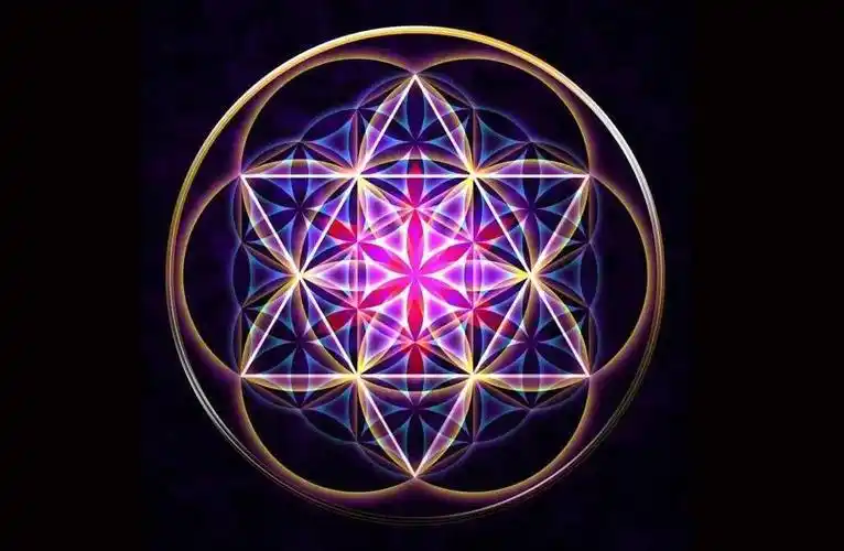 它是几何的图形,由相同大小的圆形倍数重叠而成,认识生命之花可以获取