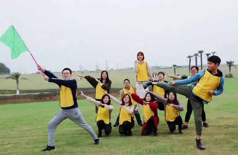 我校开展青年教职工团建活动丨因为陪伴,未来可期