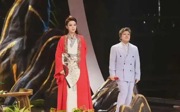 陈丽君韩红同台演出韩红本人变化太大身材变瘦引网友点赞