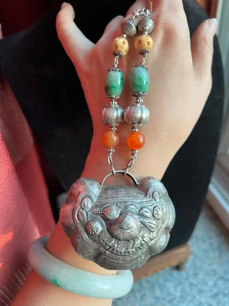 清代老银双面喜鹊登梅胖胖长命锁