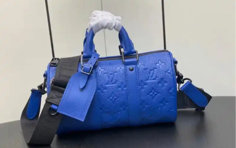 说一下高仿lv路易威登m23129蓝色全皮 枕头包speedy系列 当季新款