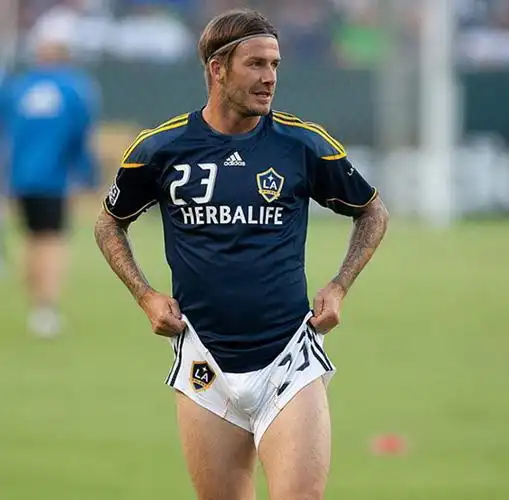 盘点赛场球裤被拉尴尬瞬间图