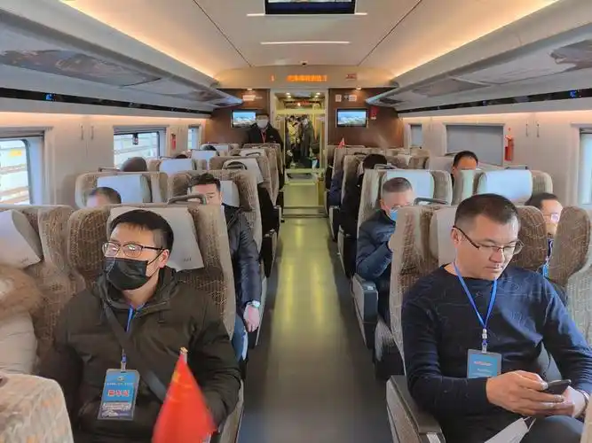 复兴号今起飞驰龙眠大地桐城圆梦高铁送往迎来