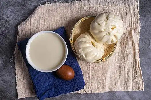 早餐肉包子,豆浆,茶叶蛋