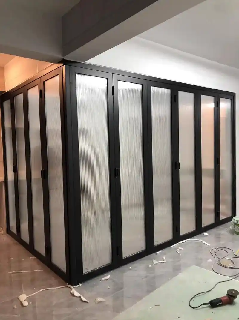 厨房转角折叠门#尺寸根据客户空间来定制 #现代屏风隔断效果图 - 抖音