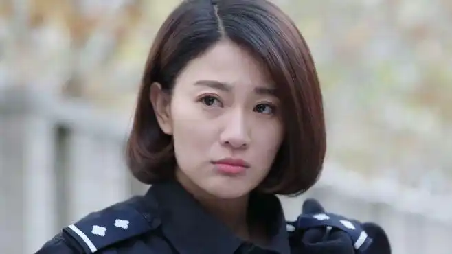 警花:李姝寒给天狼喂东西吃,天狼居然吃了,杜飞直接