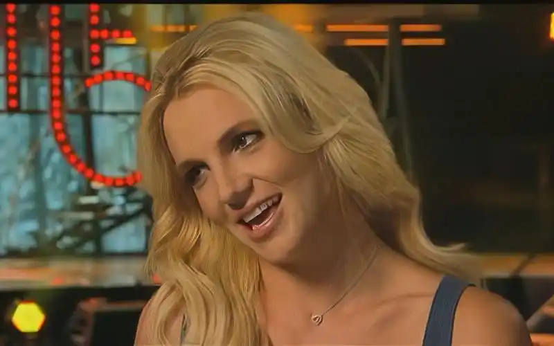 【britney spears】布兰妮颜值在线的蛇蝎美人femme fatale巡演访谈