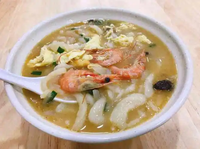 李兴麦虾-"路过这家店,装修有点陈旧,但是吃饭的人很.