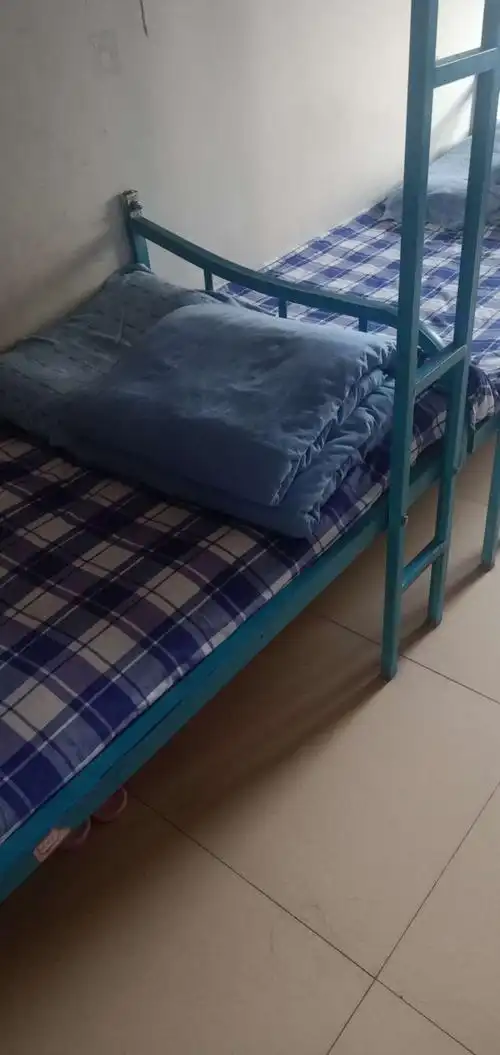 颜徐学校七年级针对宿舍床铺问题进行自我曝光.