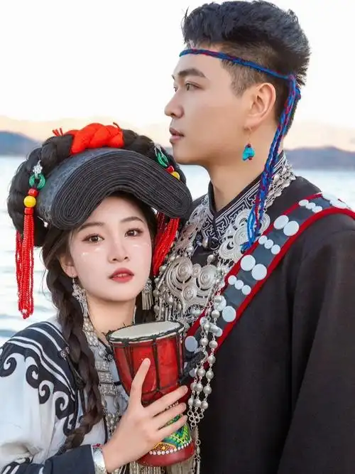 大理情侣彝族写真
