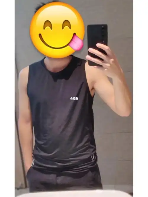 胸肌嘛挤一挤还是有的