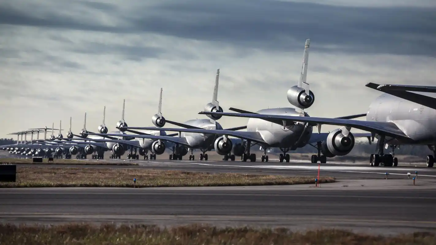目前美国空军大约还有40多架kc-10a大型空中加油机.