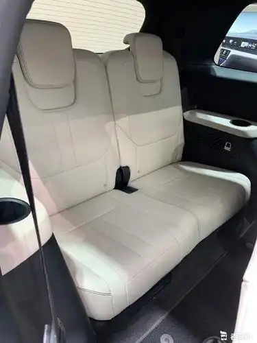 理想one白色内饰实拍图,第三排座椅