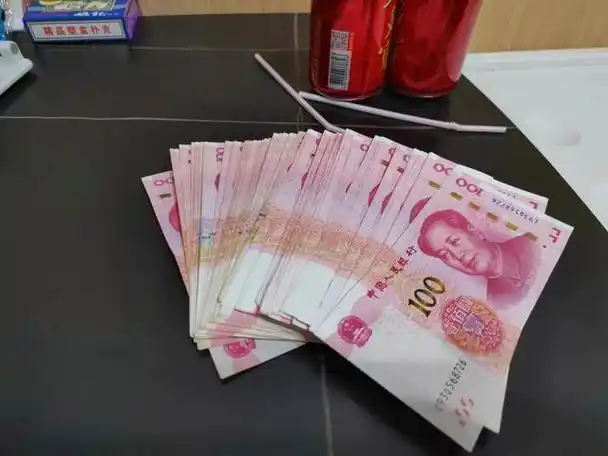 他工资太高了,财务想要偷税,结果给他发了几千块钱现金