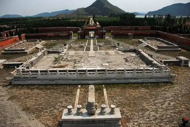 康熙帝:生前高堂帝王座,死后皇陵不堪视|陵墓|孙殿英|乾隆_网易订阅