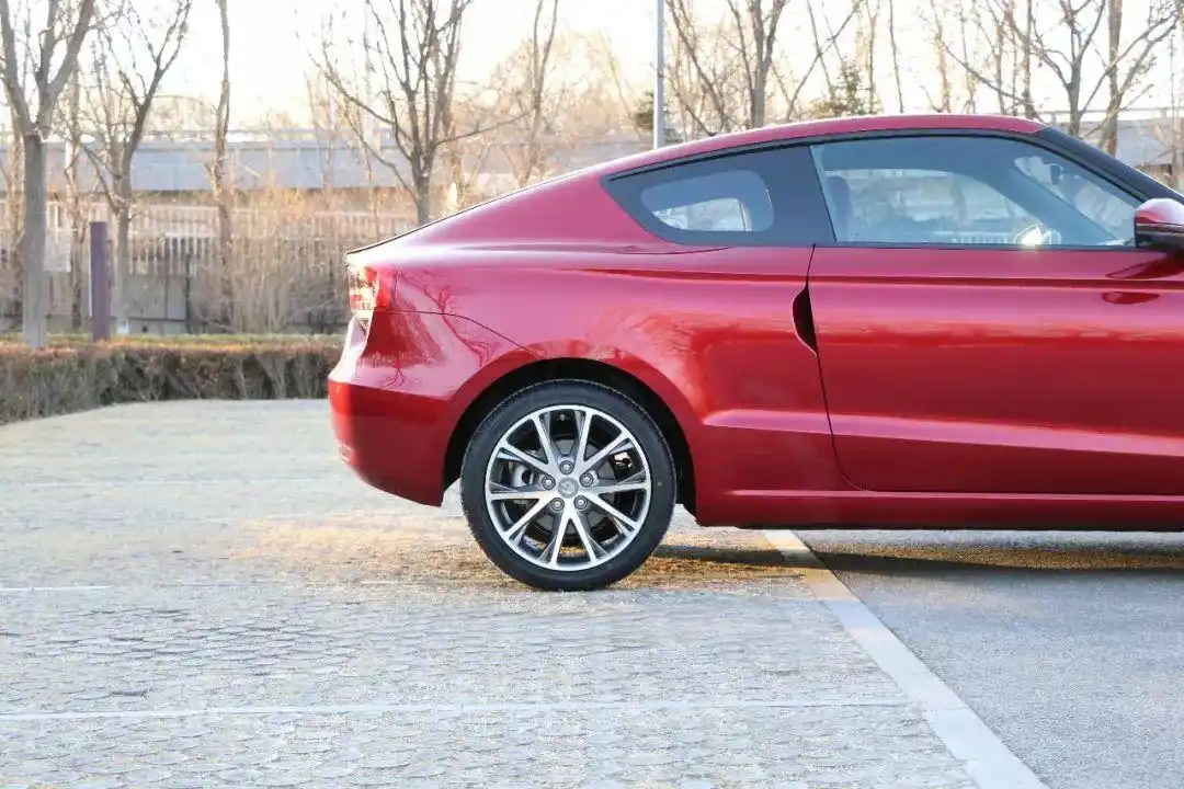 99万起,这款国产双门轿跑刚上市不久,开起来很拉风!-新浪汽车