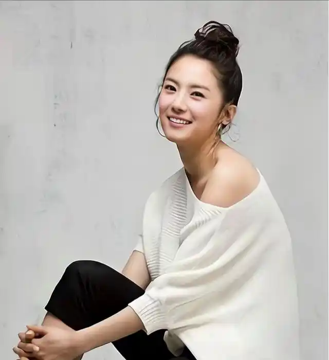 韩国气质女星——刘荷娜