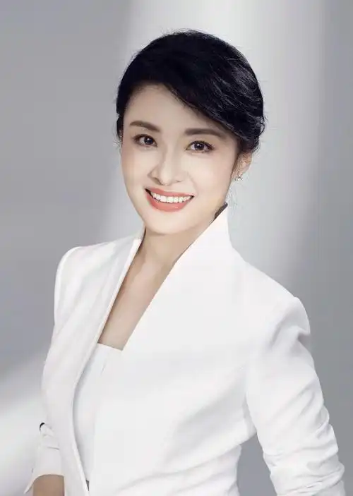 央视女主持人怀孕也主持,和丈夫已分居16年,如今过得怎么样?