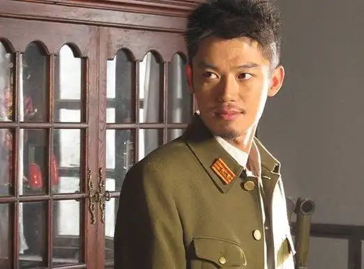 《雪豹》里面饰演文章的同学孙鑫璞