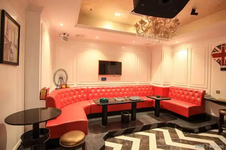 k歌房是时下年轻人的热门娱乐场所,很多人会利用