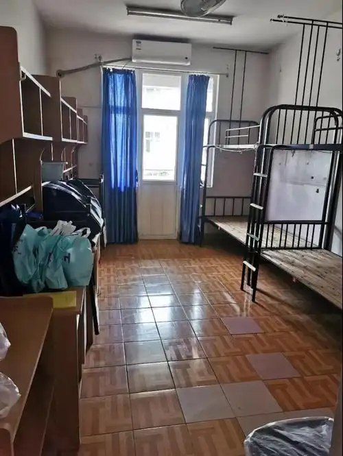 上海大学宿舍条件怎么样几人间宿舍图片