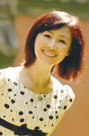 综合 沈阳日报  伍美珍的书数量很多,比如"非常班级"系列的《女生领地