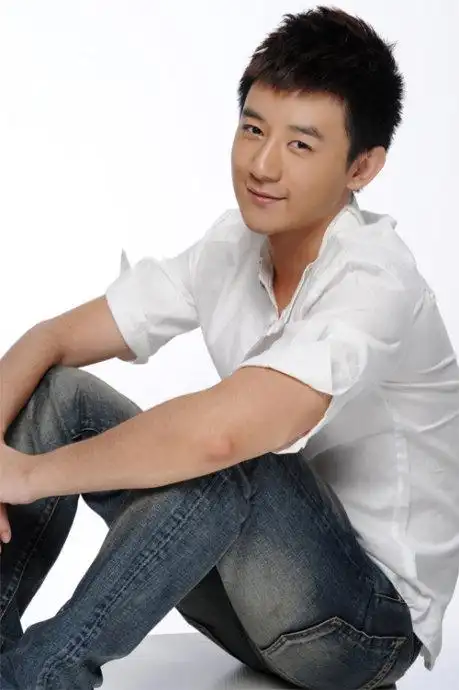 谁有乔枫(张倬闻)的超帅图片?