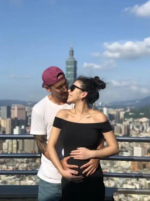 王阳明爱妻怀孕晒照,蔡诗芸挺5月大孕肚,自曝要生够5个