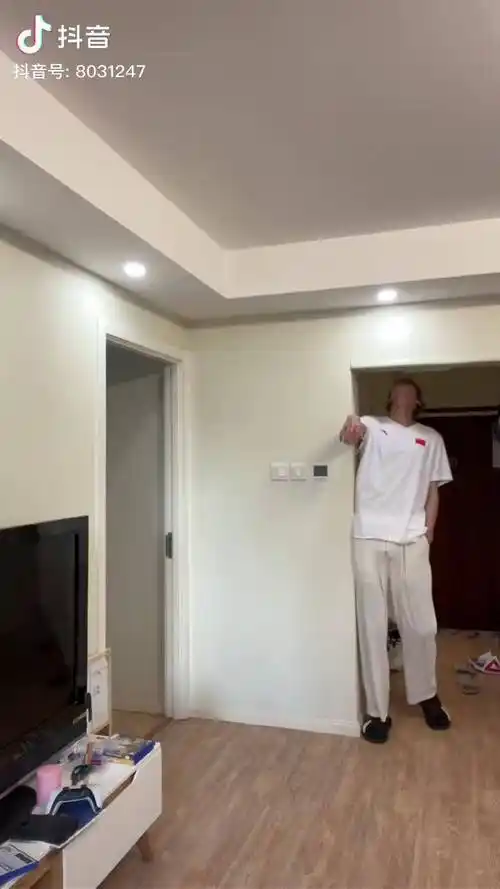 巨人僵尸出没注意锁好门窗僵尸变装身高198