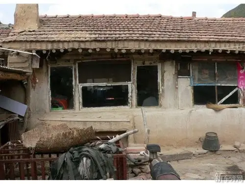 张家口的崇礼县是国家级贫困县,如果光从县城的建筑,人们的穿戴,市场