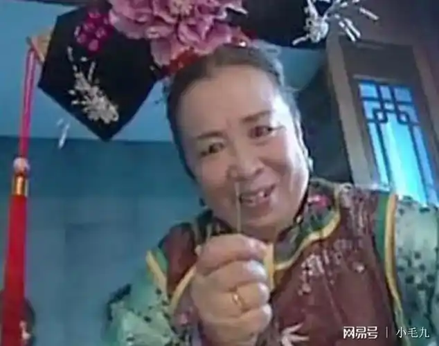 我们对《还珠格格》里面容嬷嬷扎针紫薇的场面熟悉的不能再熟悉.