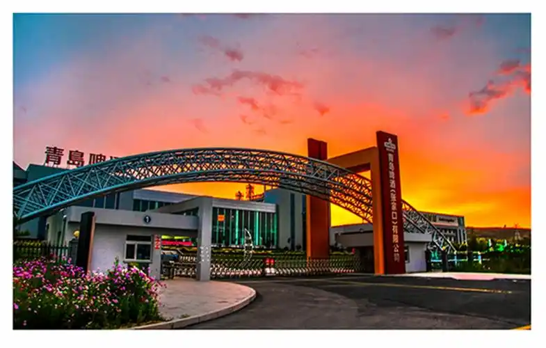 清晨的东方一缕红色的彩霞映入眼帘,当快接近北山宣化青岛啤酒厂时