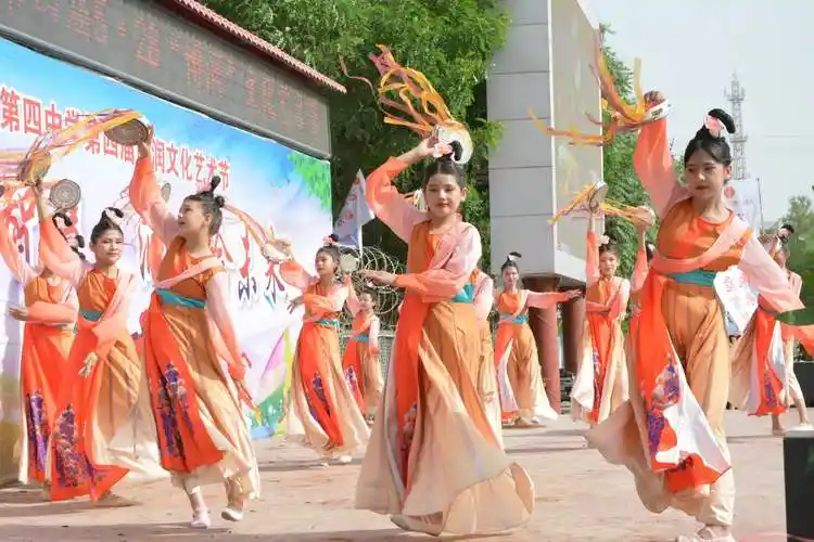 喀什地区伽师县第四中学关工委开展"博识启智慧,润心绘未来"主题文化