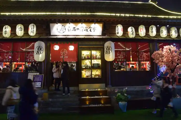 南阳府衙小吃一条街夜市媲美开封鼓楼夜市