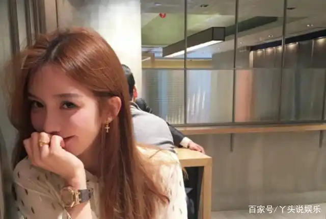 王思聪又给网红点赞疑示爱,她曾是富二代秦奋女友