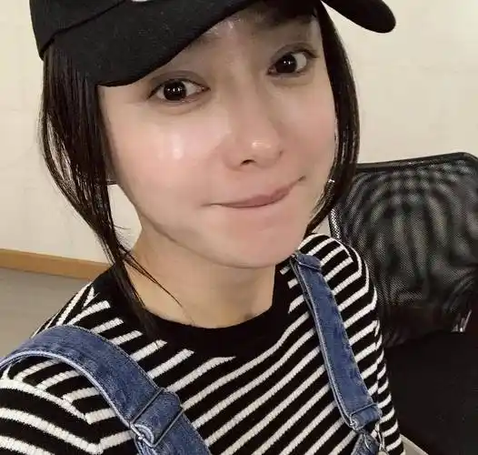 41岁秦岚素颜照曝光,少女感十足,网友:丝毫看不出岁月的痕迹