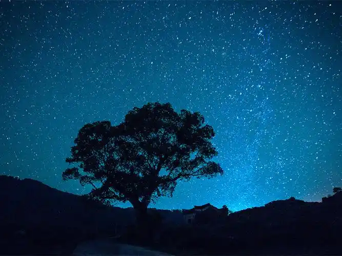 同处一片天空之下,为何农村夜晚的星星比城市多?