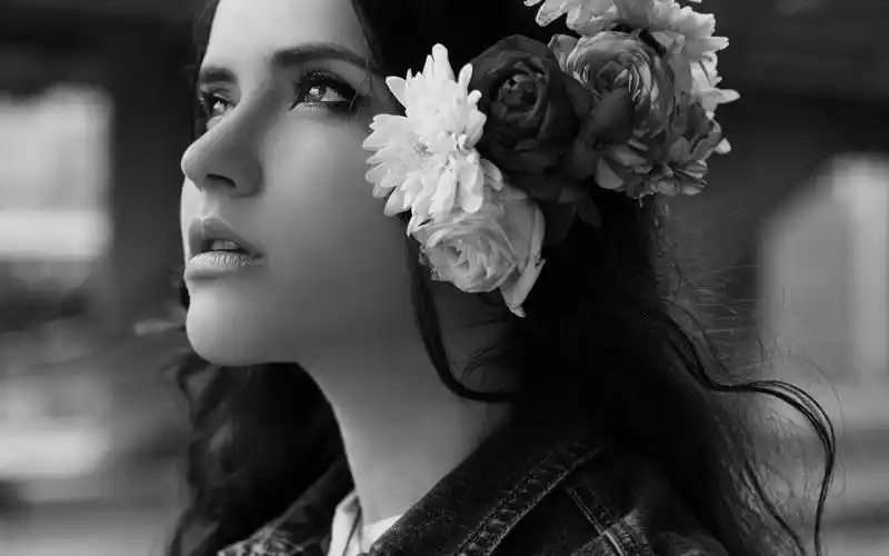 欧美黑白长发美女宽屏电脑桌面壁纸下载高清大图预览1920x1200_美女