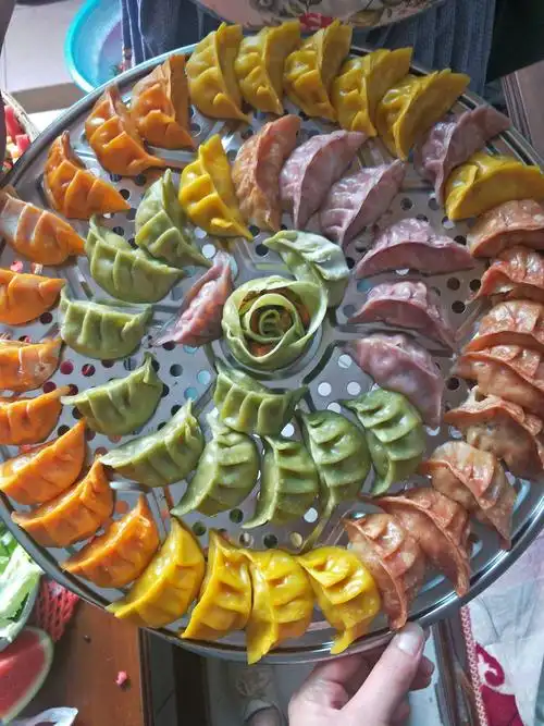 "壮族三月三 和谐在八桂"―乐业二小开展庆祝"三月三"五色糯饭簸箕