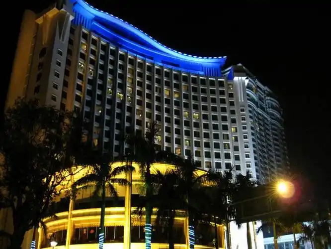 p>珠海怡景湾大酒店是一家集住宿,餐饮,商务,会议,旅游等服务为一体