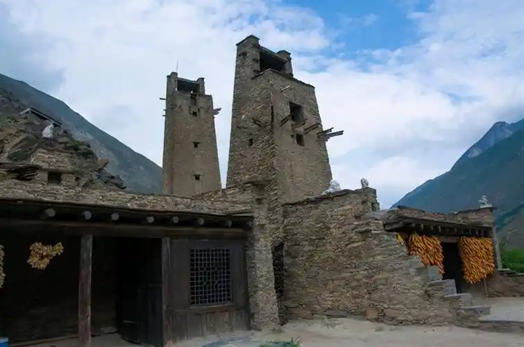 世界特色民居简介(23)——羌族碉楼