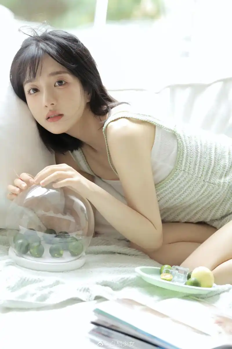 白醋少女清纯系写真组图
